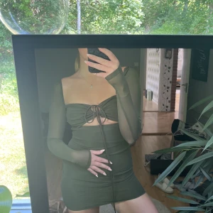 Grön sommarklänning  - Superfin grön klänning från Motel Rocks. Aldrig använd.💞💞