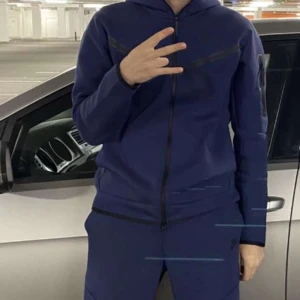 Nike tech - Använd ett fåtal gånger, pris kan disskuteras Hela setet för 700  