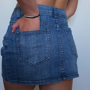 Jeanskjol - Snygg jeanskjol i storlek 38/S-M