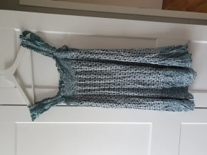 Skön klänning  - Klänning i härligt material 