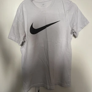 Nike T-shirt  - Ganska använd 