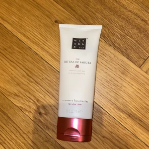 Rituals hand kräm - rituals hand kräm.andvänd tre gånger.TRYCK EJ PÅ KÖP NU.nypris:120