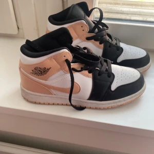 Jordan 1 mid - Använt få gånger 