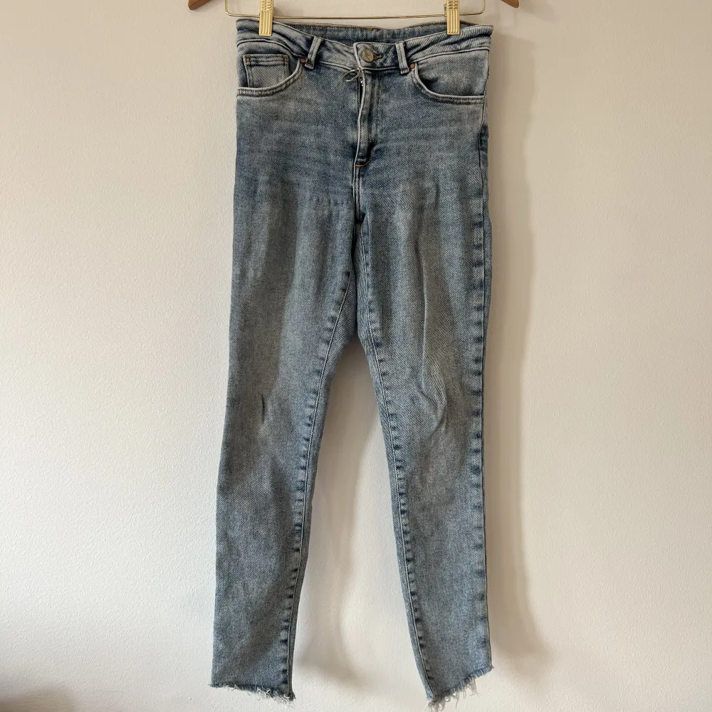 Strech jeans som har används mycket. . Jeans & Byxor.