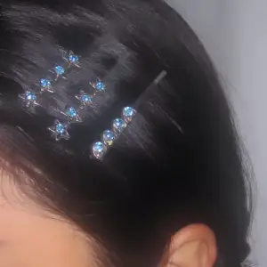 Icy blue rhinestone hair clips with hearts and stars   In good condition   DM me for questions   
