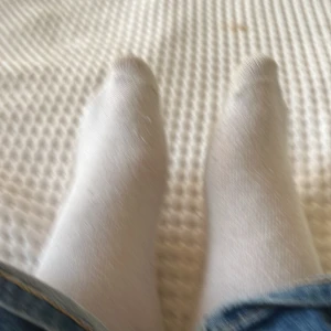 Strumpor med fötter  - Säljer ett par strumpor med fötter 