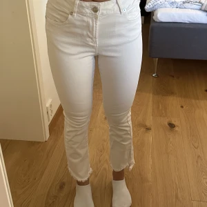 Jeans  - Jeans strl xs från Two angels, använda en gång så fint skick, nypris ca 1000kr