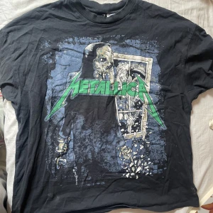 Metallica tröja - Metallica tröja från hm:) L och oversized