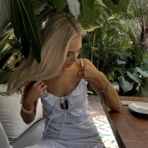 Chloe Schuterman X NA-KD  - Helt ny oanvänd klänning. Aldrig använd pga en retur som glömdes skickas iväg. Köptes för 699 säljs för 500. Storlek s normal i storlek. Köparen står för frakten