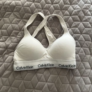 Calvin klein bralette - Inte använd många gånger då den är väldigt liten. Storlek xs. 