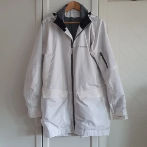 Jacka  - Vit vindjacka, storlek 44, fordrad. 