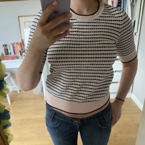 Mönstrad topp - Mönstrad topp från bondelid från MQ. Strl S jag är 161. Aldrig använd så i toppskick. 240kr + 64kr frakt / köp gärna via köp nu!