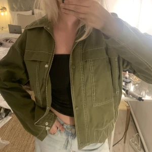 Zara jacka  - Så fin zara jacka i militärgrön färg! 
