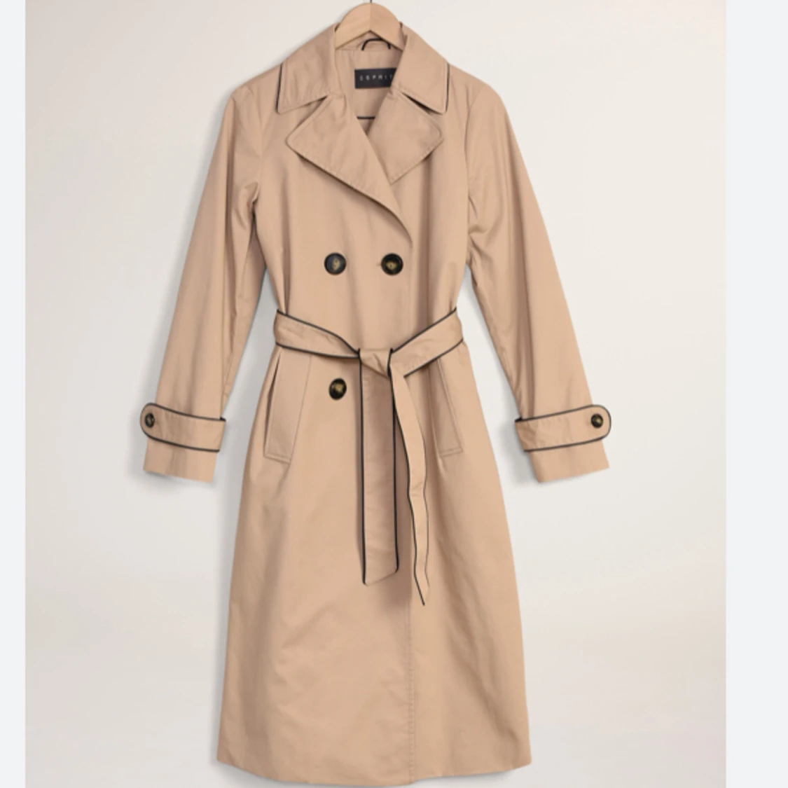 Beige Trenchcoat 