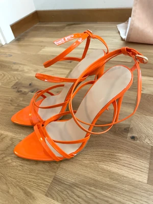 Klackskor - Så fina klackskor som jag köpt på plick men som tyvärr inte kommit till användning 💞