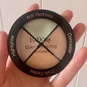 Isadora  - Colour correcting concealer från IsaDora. Fungerar jättebra till att täcka över tex finnar och andra ”inperfektioner”. Testad några gånger. Frakt tillkommer på 18 kr. Kom gärna med prisförslag 💕