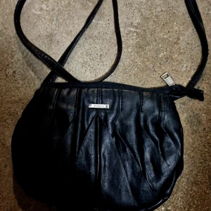 Väska  - Fin handväska. Liten men behändig. 