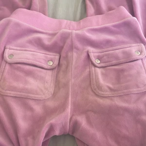 Juicy byxor - Säljer dessa juicy byxor pga att jag tröttnat på färgen💞💞