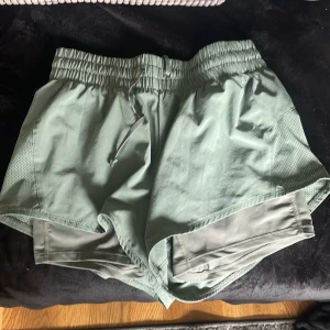 Jogging shorts - Tränings shorts som har cykelbyxor under.