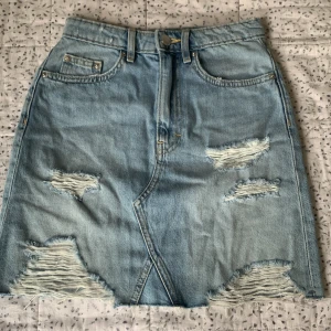 Denim kjol - Knappast använd, ny 