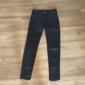 Lee byxor - Sköna märkesbyxor, fint andvänt skick.