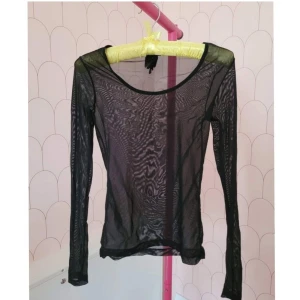 Söt nättopp Monki XS  - Söt genomskinlig nättopp från Monki, st Xs :) Går att kombinera på många sätt. 