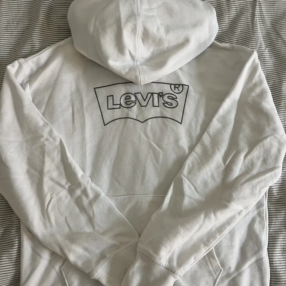 Levi’s hoodie i bra skick, stl XS ny pris 599kr . Hoodies.