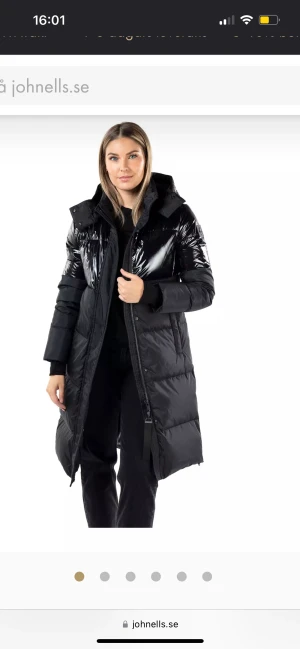 Moose knuckles vinterjacka - Intressekoll!  Köpt förra året från johnells. Nypris 10 299:-  Storlek xs  Som ny endast använd 1 vinter  Denna modellen säljs inte längre. Pris går att diskutera 