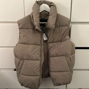 Väst  - Helt ny jätteskön väst från Lager 157 i storlek Xs. 