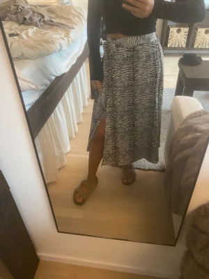 Lång kjol - Fint skick!