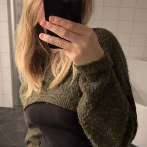 Grön kofta💚 - Säljer min fina gröna bolero från hm!💚 i fint skick❣️