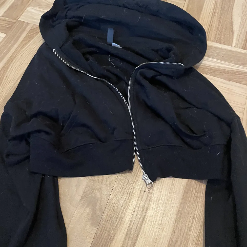 Köpt på hm för två år sen. Skit snygg och bara att slänga på med varsin helst. Hoodies.