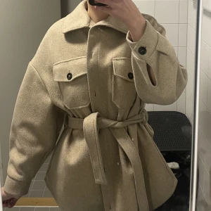 Beige kappa - Mysig kappa lite oversized i storlek M. Fler bilder kan skickas