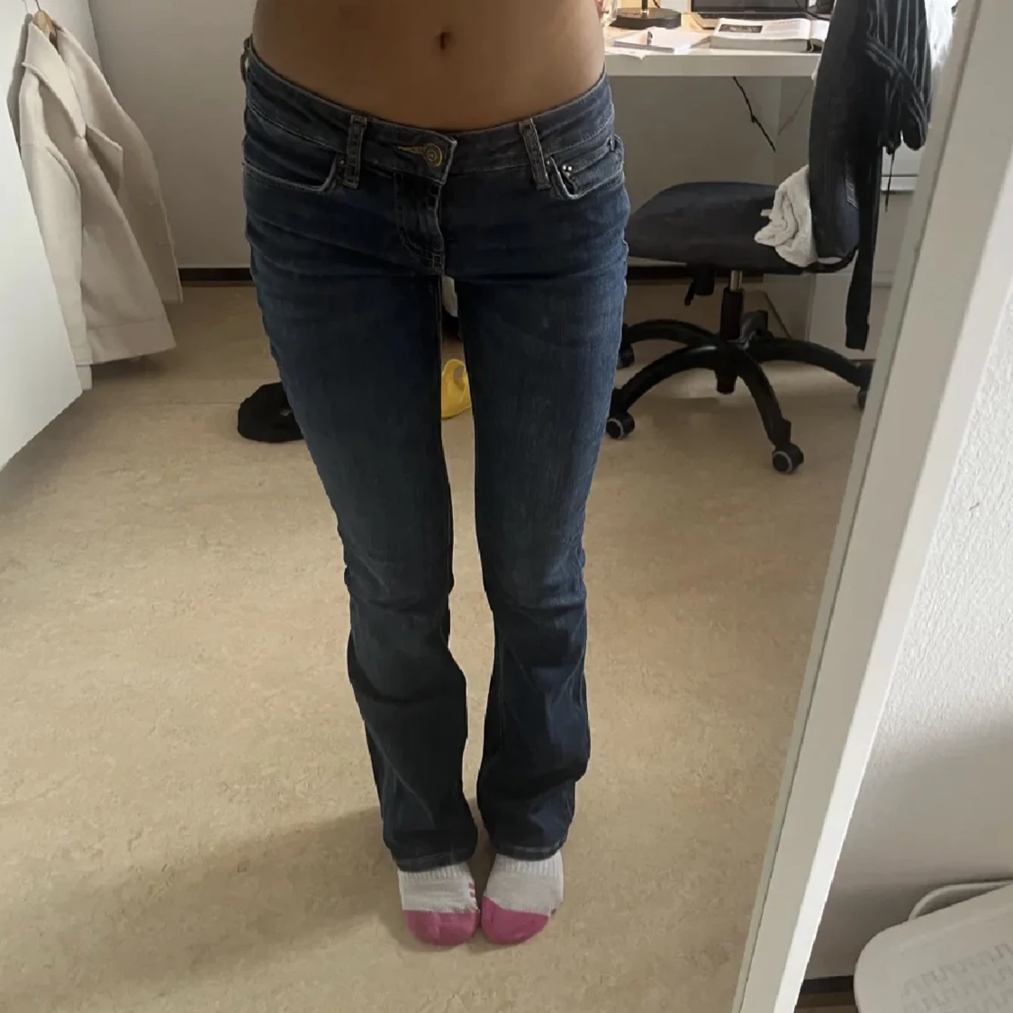 lågmidjade jeans