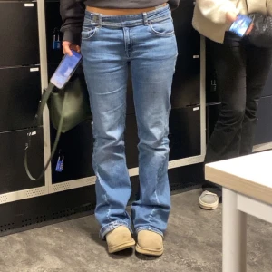 Coola lågmidjade jeans - Sååå snygga lågmidjade jeans från Pull and bear💓💓