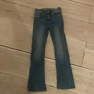 Jeans  - Jens från märker ”lab” säljer dom för 120kr ❤️ i storlek 152💋