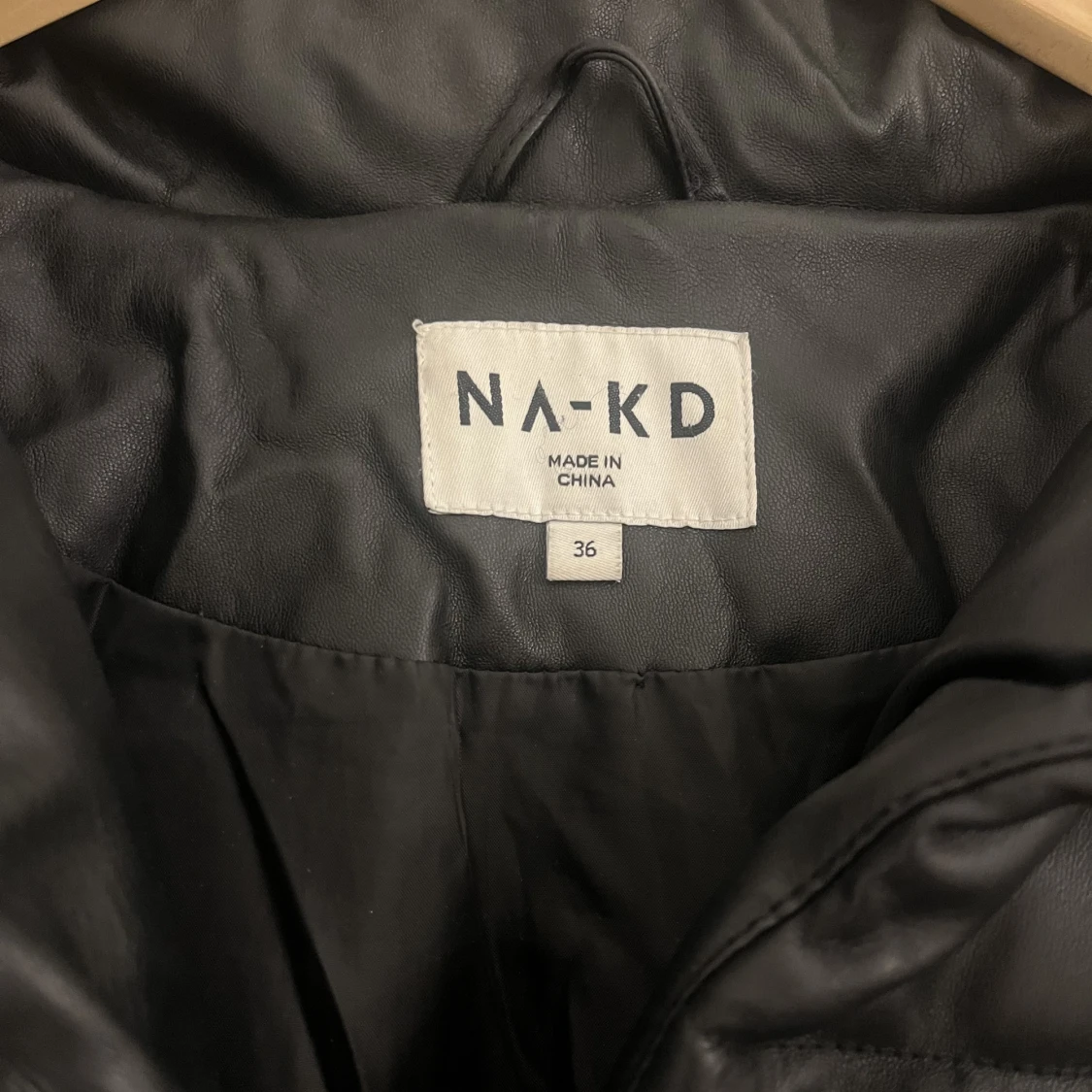 Skinnpufferjacka - 90