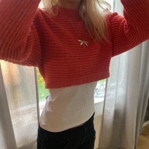 Stickad croptop - Säljer denna unika och snygga stickade croptop🤗🥰🙌