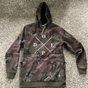 Dope jacka - Jackan har används endast för skidåkning, därför inte så mycket.   Den är i väldigt bra skick. 