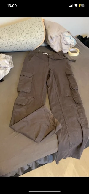 Cargo byxor bershka - Anvönda en gång, väldigt fina storlek xxs/32