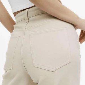 Oanvända vida jeans i strl 36 - Oanvända vida jeans i strl 36 från Hm ☺️  Finns i Växjö 😊