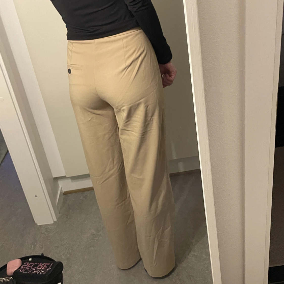 Beiga mjuka kostymbyxor  - 90