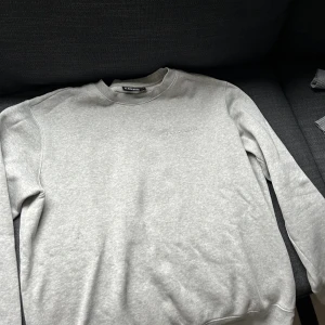 J.lindeberg  - Säljer j.lindeberg sweatshirt som är jätte fin och väldigt bra skick