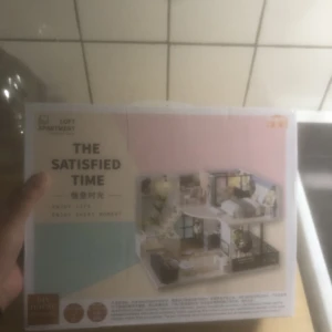 Dockhuset  - Hej jag säljer på grund av jag råkade beställa två av dom. Köpte för 839kr Säljer för 600kr 