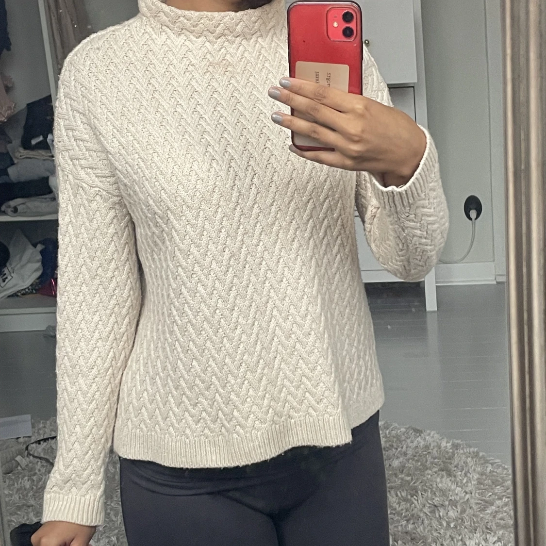 Vit/ beige stickad tröja 