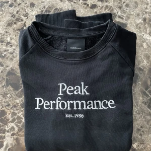 Peak Performance Tröja - En sweatshirt från Peak Performance i gott skick.