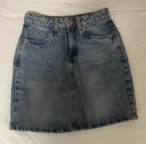 Jeanskjol - Jeanskjol från vero moda. Storlek xs