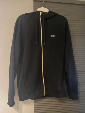 Boss - Boss zip hoodie för 500kr storlek S nuuuu