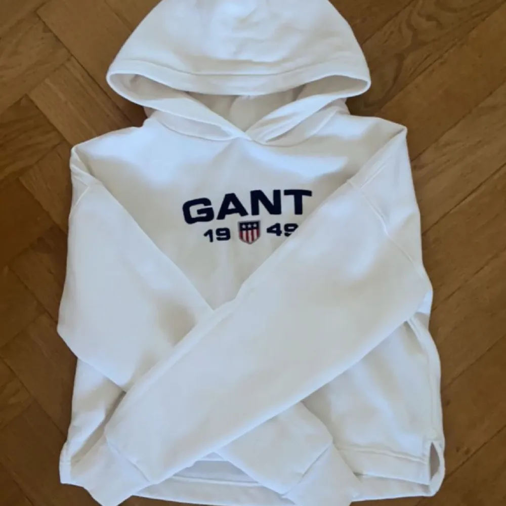 Helt ny jätte fin Gant hoodie. Oandvänd.. Hoodies.