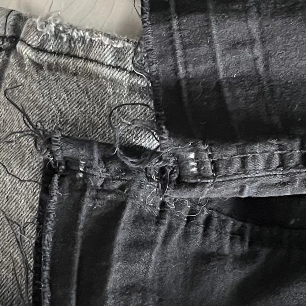 Säljer dessa supersnygga bootcat jeans från bubbleroom. Använda men hela och i bra skick. Dom är väldigt stretchiga och super sköna. Har sprättat upp dom längst ner då dom inan var för korta för mig, men nu sitter dom bra (jag är 175 cm lång)💓. Jeans & Byxor.